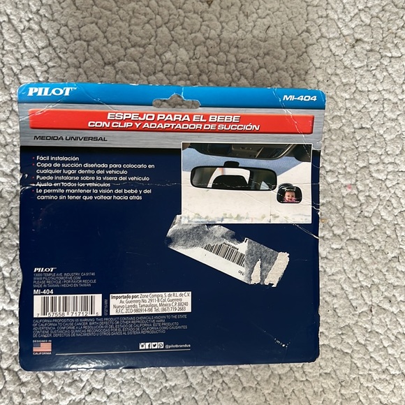 New Pilot Clip - On Baby Mirror with Suction Adapter - Picture 3 of 5